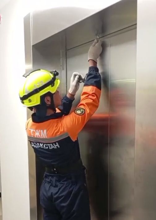 С ночёвкой в лифте едва не осталась жительница Астаны