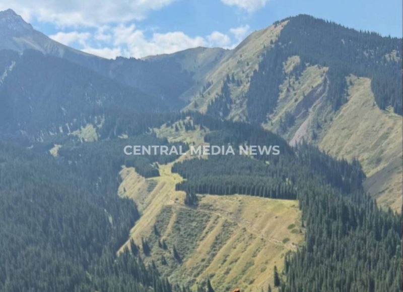 Бельгийца со сломанной ногой спустили с высоты 4000 метров в горах Алматы