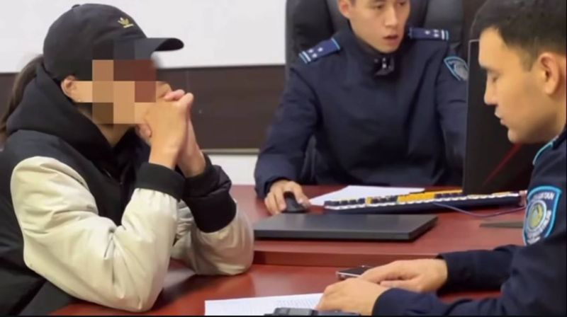 Издевалась над глухонемым водителем: блогера забрали в полицию