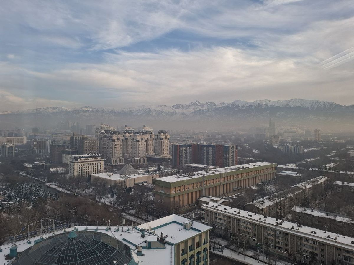 Мы все погибнем в одной большой пробке: депутат о смоге и количестве автомобилей в Алматы