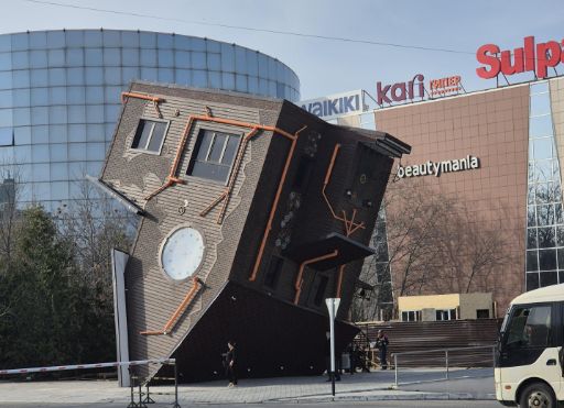 Подросток справил нужду прямо в музее Актау