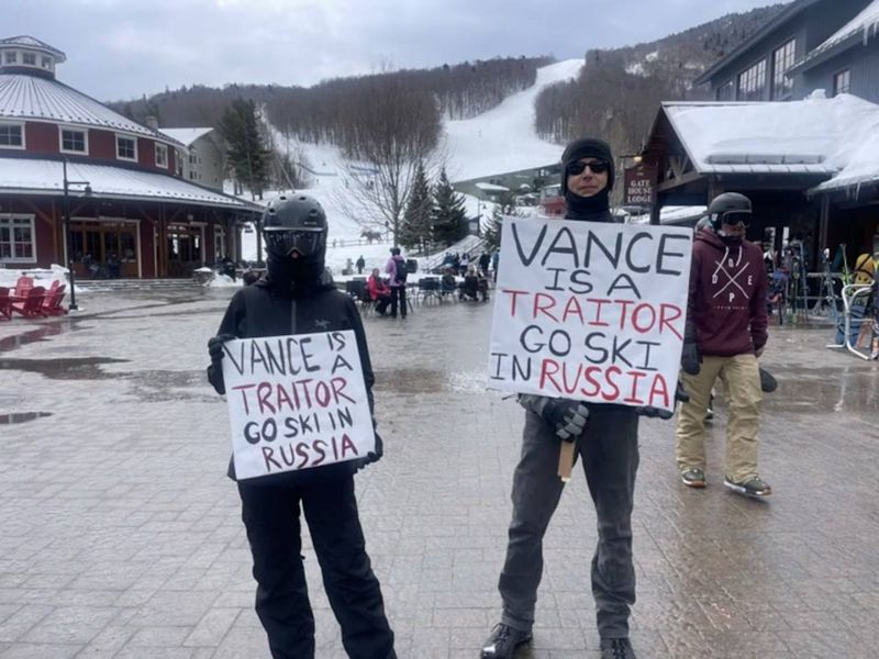 "Катайся на лыжах в России" - вице-президента США освистали в курортном Вермонте из-за перепалки с Зеленским