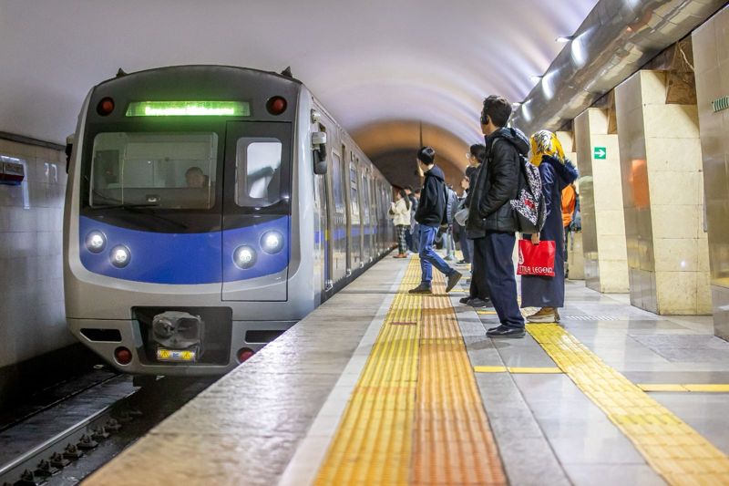 QR-код без интернета: новый способ оплаты запустили в метро Алматы