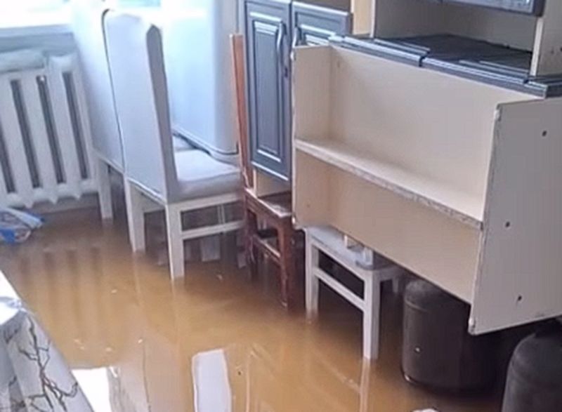 Ущерб от подтопления подсчитывают в селе Акмолинской области - одна из улиц еще остается в воде