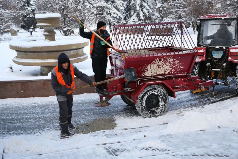 Коммунальщиков Алматы перевели на усиленный режим в ожидании снегопада