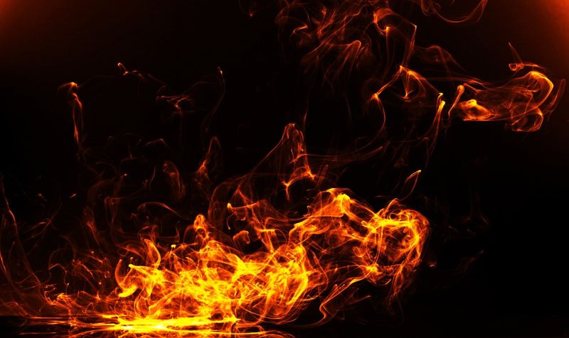 Крупный пожар все утро тушили в Павлодаре