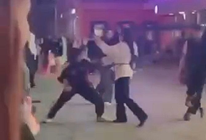 Девушка получила несколько ударов в голову во время драки на Арбате в Алматы