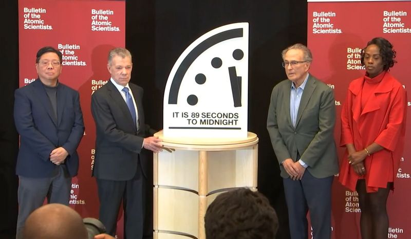 Часы Судного дня сдвинули на 1 секунду в сторону “ядерной полуночи”