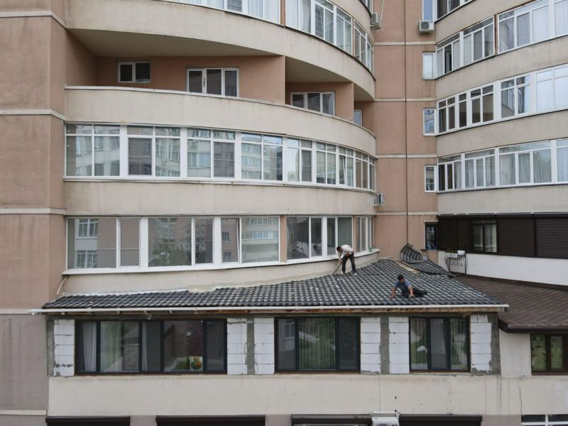 В Алматы снесли незаконную пристройку в ЖК «Хан Тенгри»