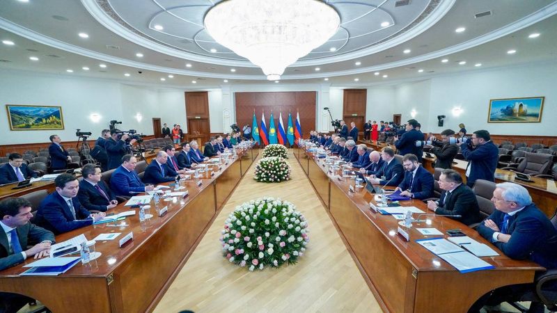 Бектенов и Мишустин обсудили торгово-экономическое сотрудничество России и Казахстана