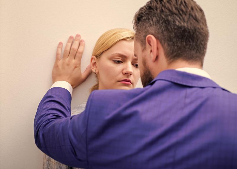 Домогательства на работе: что хотят изменить в трудовом договоре