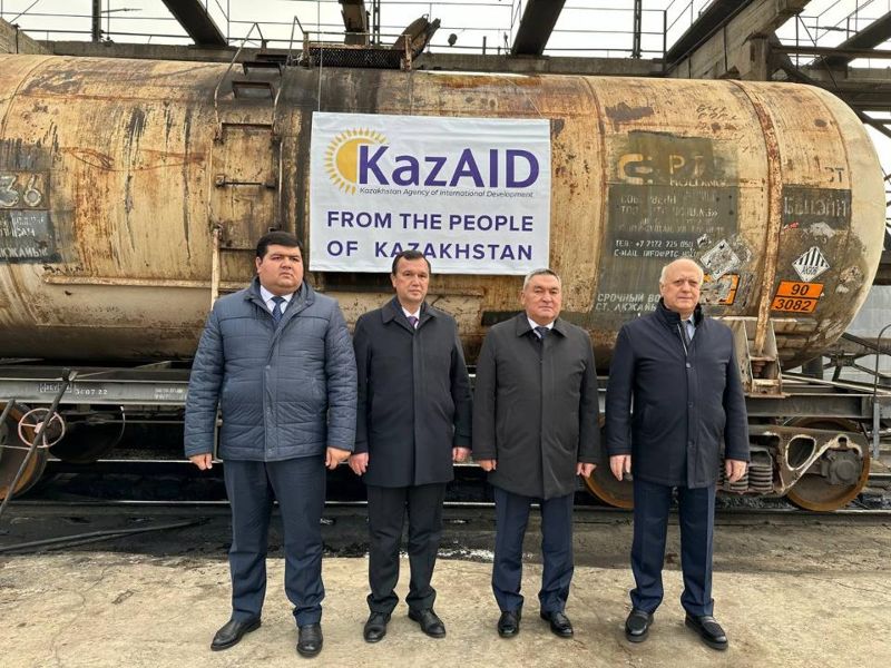 Продукты и мазут передал Казахстан Таджикистану безвозмездно