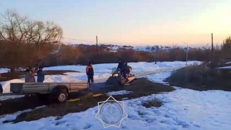 Спасать людей, застрявших в горах, пришлось сотрудникам МЧС