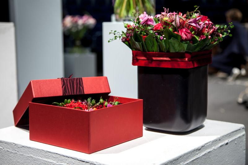 Казахстанку оштрафовали на 550 тысяч за клубнику в шоколаде для инспектора