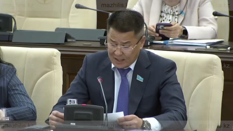 Фонд «Самрук-Казына» стал тормозом, а не драйвером экономики, заявил депутат