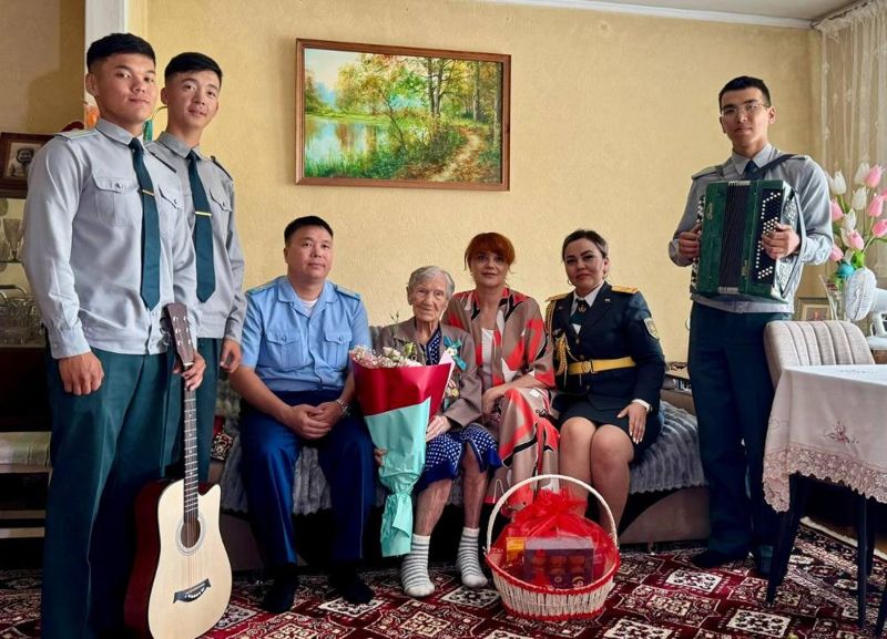 Ветерана ВОВ поздравили со 100-летием в Алматы