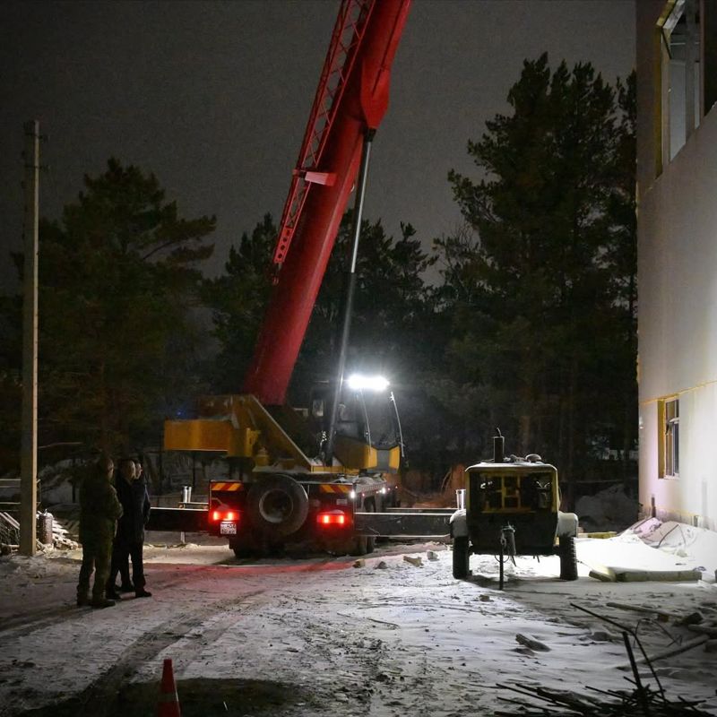 Здание школы рухнуло в Павлодаре: под завалами нашли тело мужчины