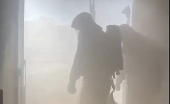 Пожар в Атырау: сотрудники МЧС спасли и эвакуировали 20 человек