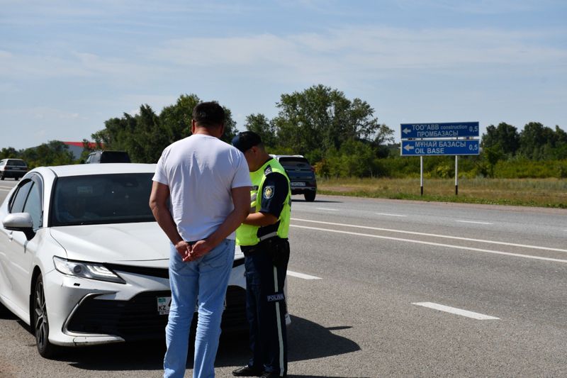 Таксуют пьяные и без прав: более 300 нарушений за сутки выявили в Акмолинской области