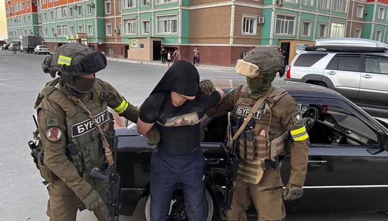 В Актау задержали вымогателей, требовавших деньги за "долг" по аренде авто