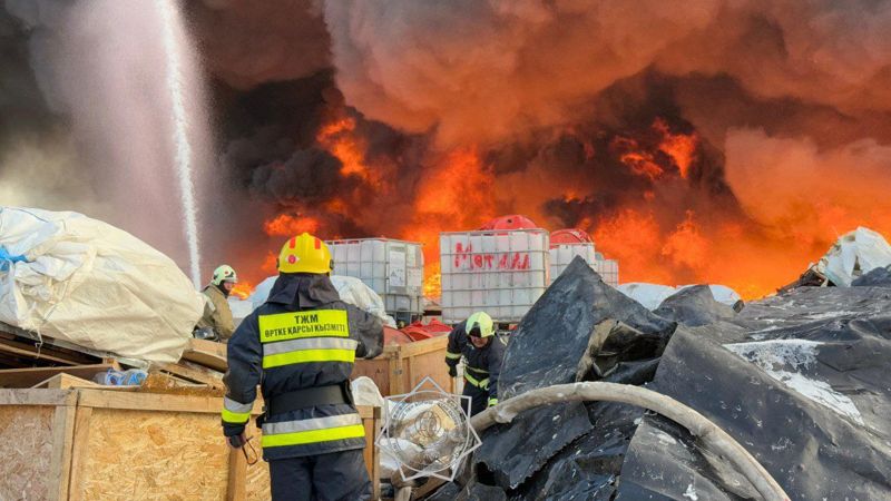 Цех по утилизации пластика горит в Талдыкоргане