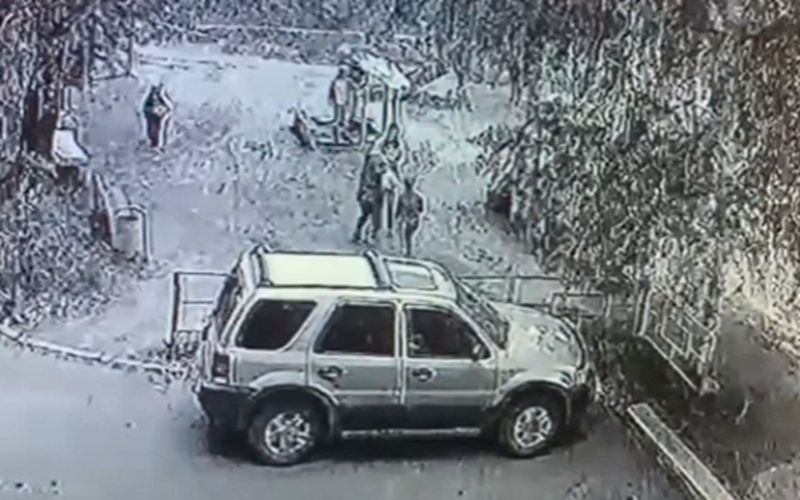 Жительница Петропавловска таскала за шиворот и била ребенка на детской площадке