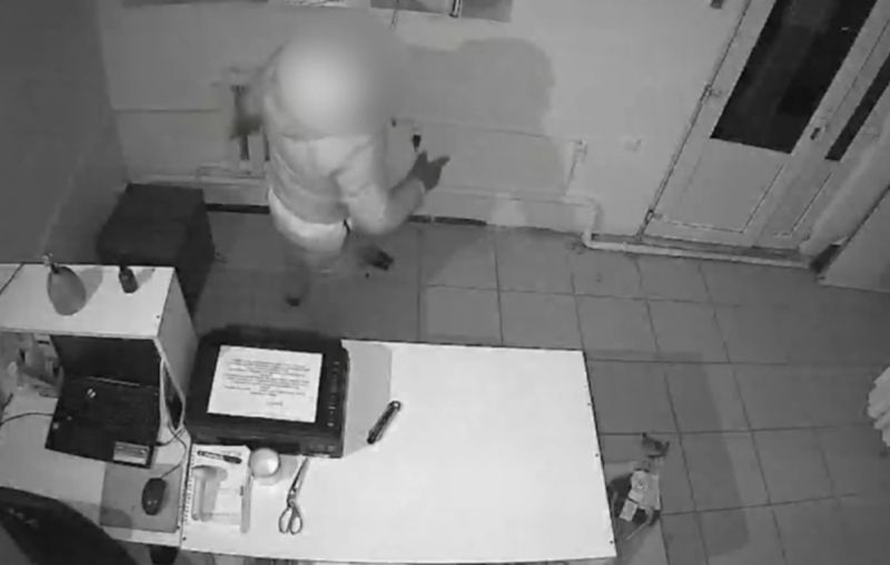 Кокшетауский ночной ниндзя: мужчина воровал сигареты и ноутбуки