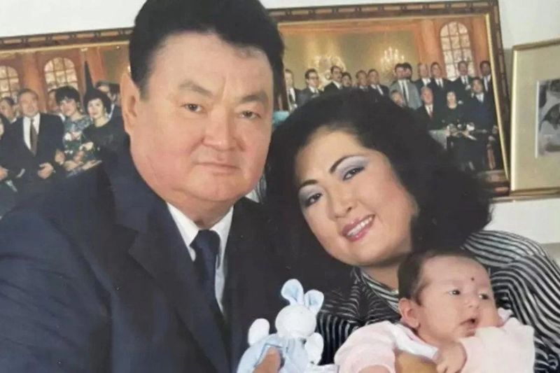 Умру, не режьте ножом: Макпал Жунусова показала последние стихи Заманбека Нуркадилова