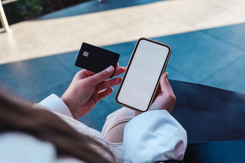 Банки Казахстана будут блокировать переводы во время звонков