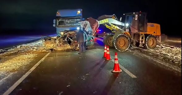 Два человека погибли в лобовом ДТП на трассе под Павлодаром