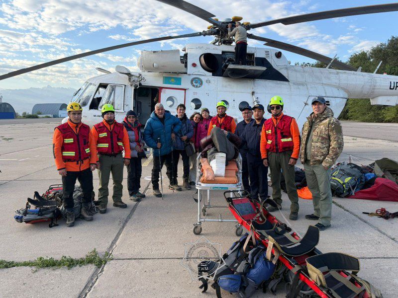 Российских туристов эвакуировали из-за камнепада на пике Сатпаева