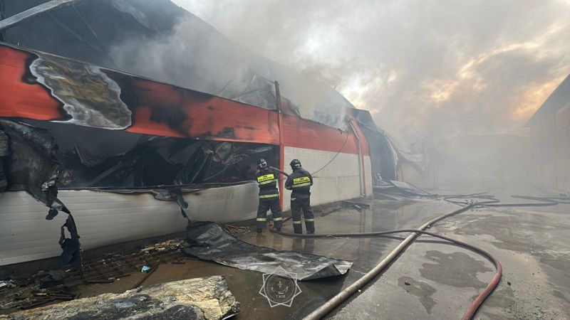В Алматинской области горит склад: пожар тушат по повышенному рангу сложности