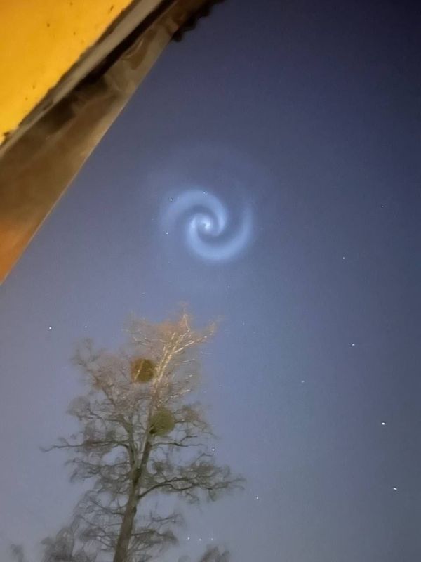 Загадочную спираль в небе заметили жители нескольких стран