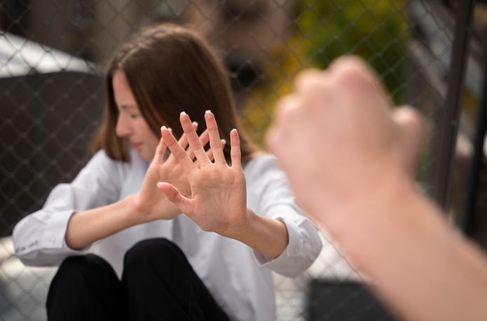 В Усть-Каменогорске школьница попала в больницу после избиения сверстниками