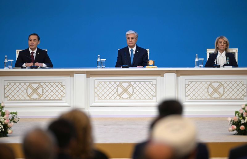 Никто не имеет права навязывать людям, на каком языке им говорить – Токаев