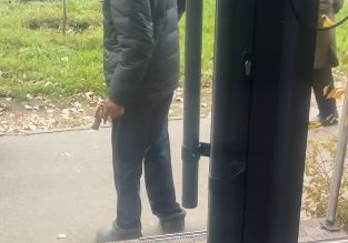 В полиции объяснили, почему не задержали преследовавшего мужчину с пистолетом