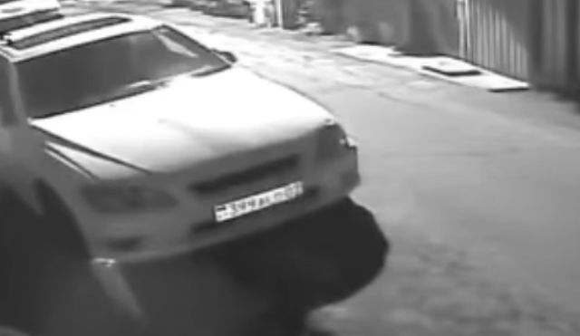 Помыли и разбили: автомойщики угробили машину клиента в Алматы