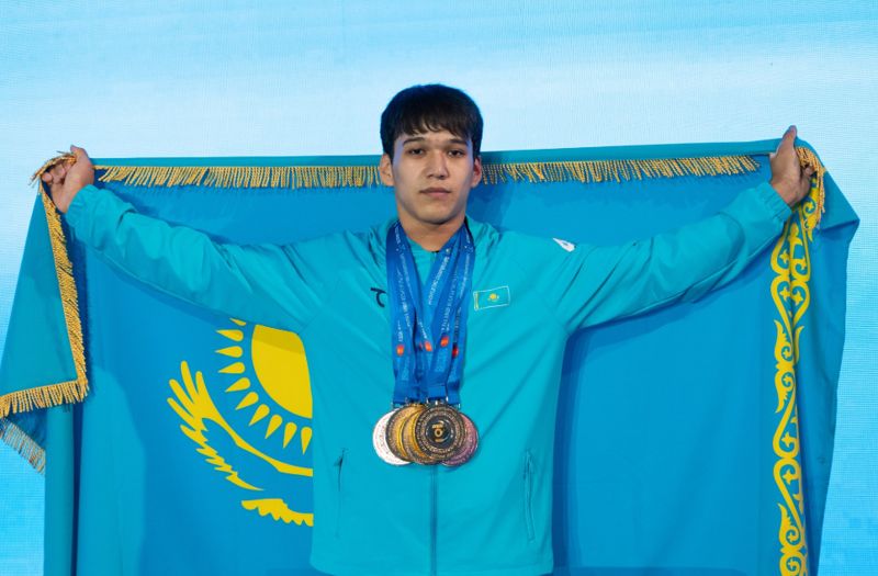 Қазақстандық ауыр атлет алты рекорд орнатты