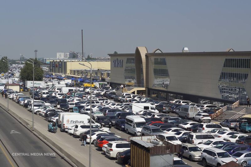 Стихийная торговля и пожары: аким Алматы жёстко высказался о беспорядке на барахолке