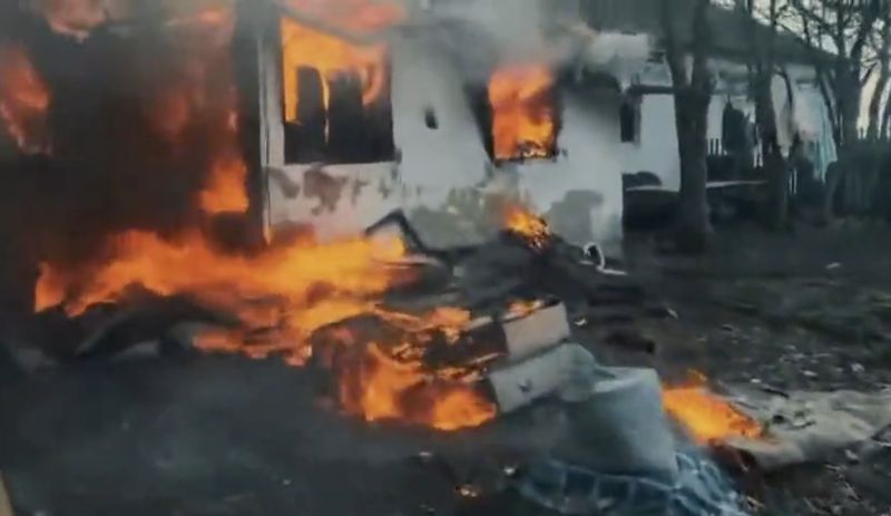 Мужчина с сыном спасли трёх детей из горящего дома