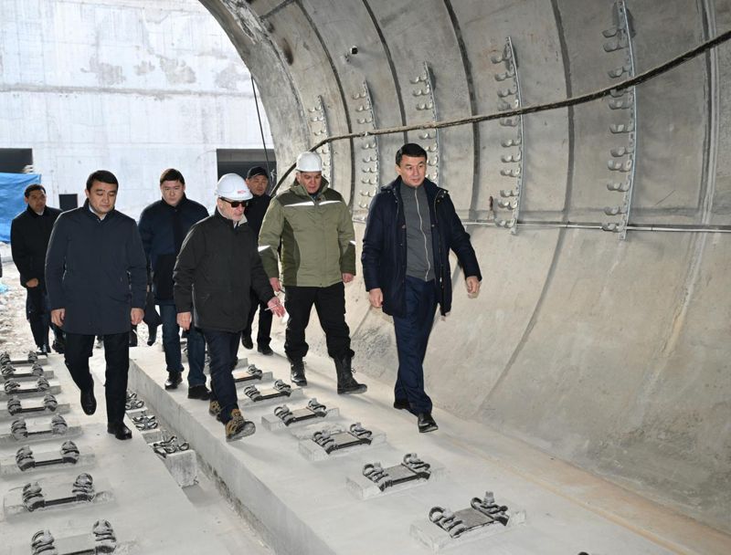 Аким Алматы проверил, как продвигается строительство станции метро "Калкаман"