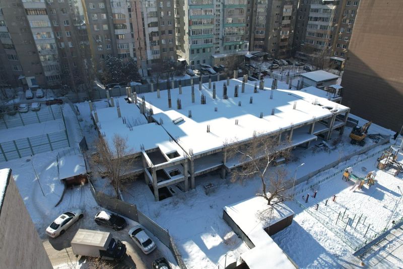 Недостроенный многоуровневый паркинг сносят в Алматы