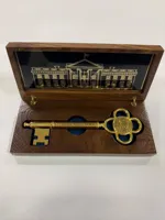 Трамп подарил Токаеву бейсболку и ключ от Белого дома