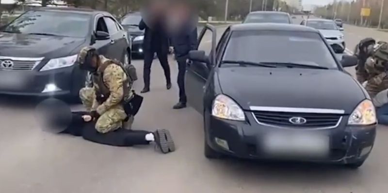 Требовали деньги у таксиста: в Кокшетау задержали подозреваемых в вымогательстве