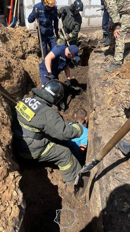 Жителя Костаная засыпало грунтом в двухметровой яме