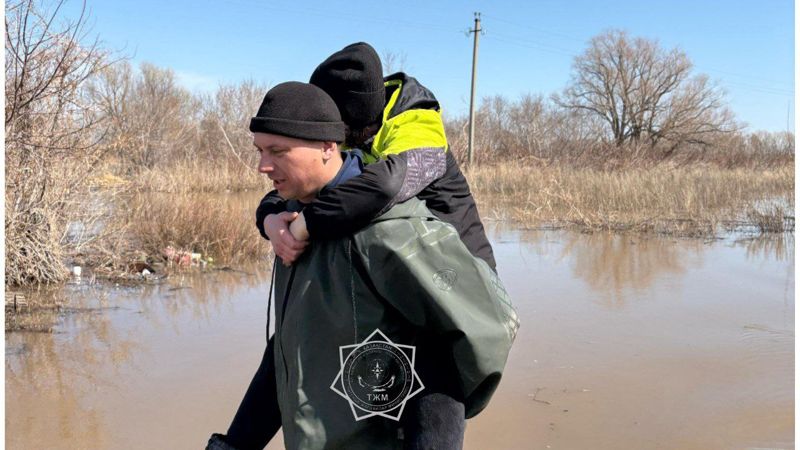 Жителей села, отрезанного разливом реки, спасают в Акмолинской области
