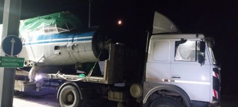 Самолет на МАЗе пытались провезли через российско-казахстанскую границу