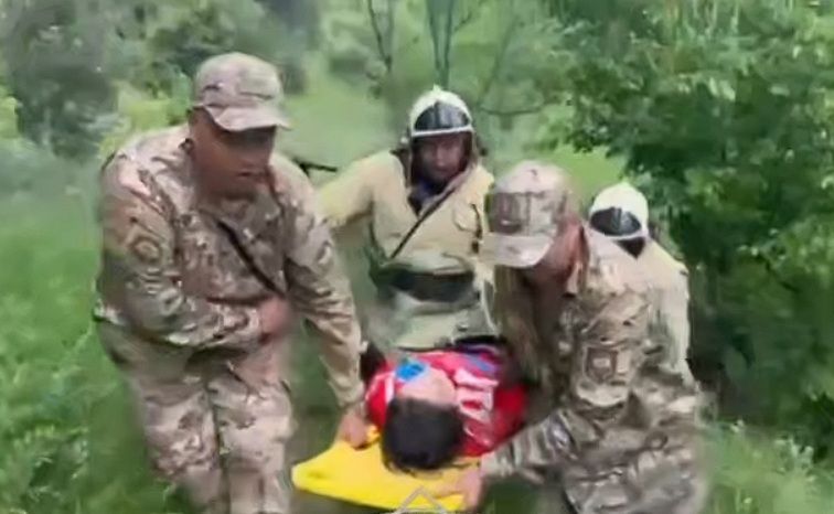 Девушка упала в обрыв на квадроцикле в Алматинской области