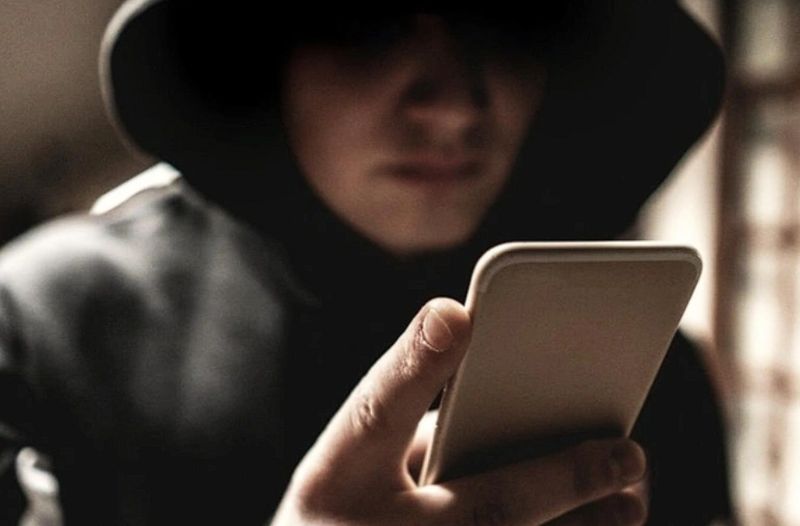 10-летний мальчик "заминировал" более 700 школ по просьбе друга