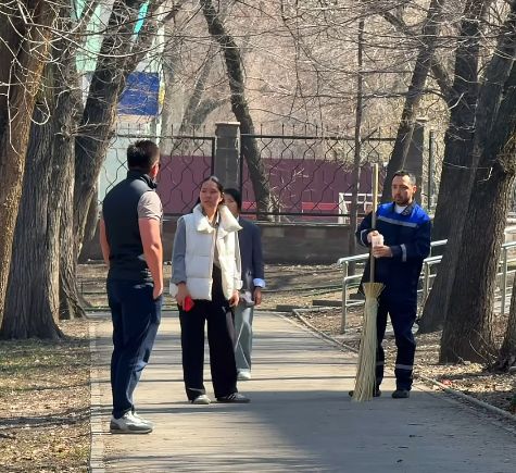 Защитила дворника: ставшая героиней соцэксперимента алматинка покорила казахстанцев